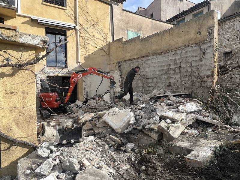 Démolition sur la commune de Lambesc proche d'Aix en provence