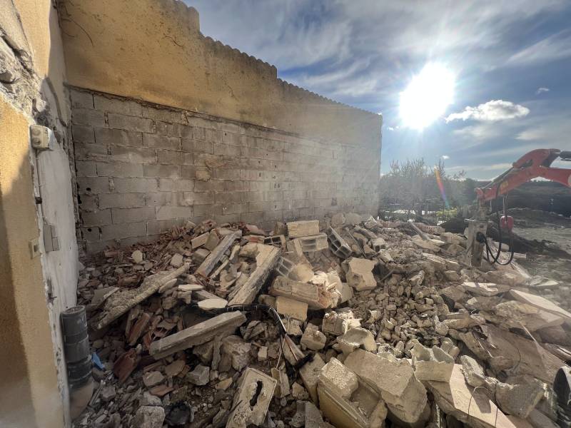 Démolition sur la commune de Lambesc proche d'Aix en provence