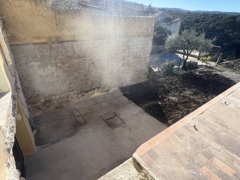 Démolition sur la commune de Lambesc proche d'Aix en provence