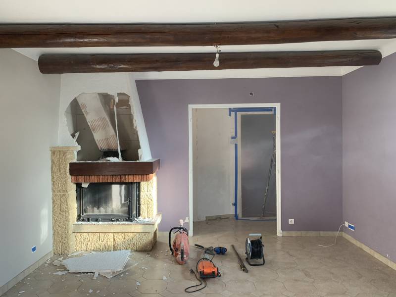 Démolition intérieure cheminée + cloison avec transport et évacuation gravats 