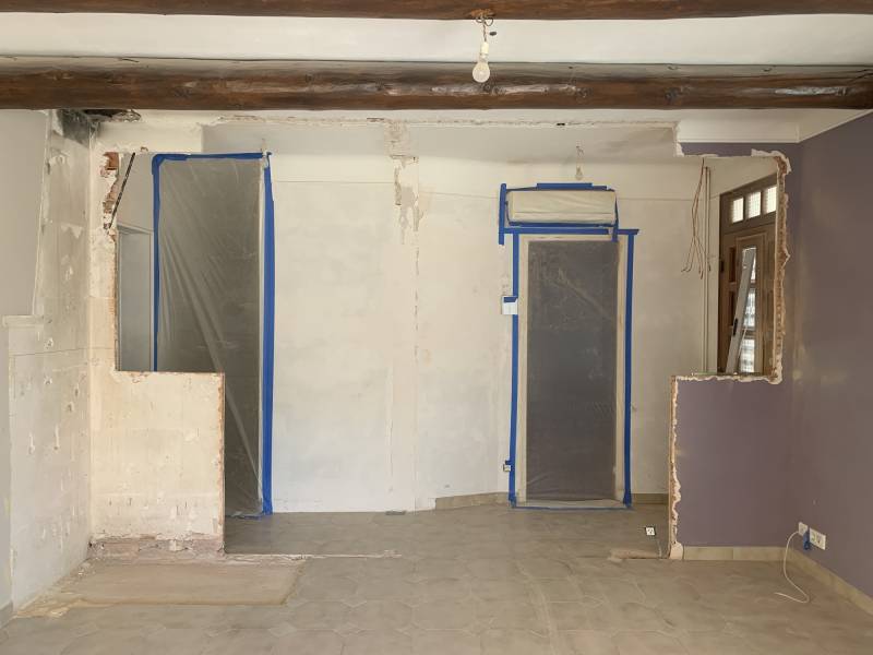 Démolition intérieure cheminée + cloison avec transport et évacuation gravats